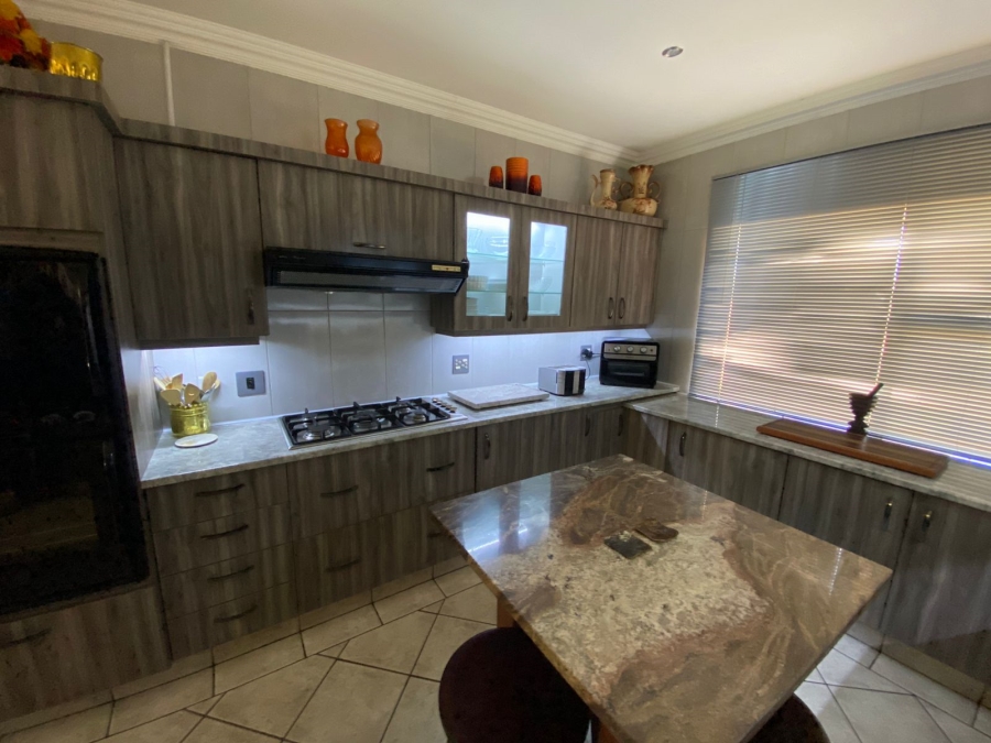 8 Bedroom Property for Sale in Grimbeeck Park North West